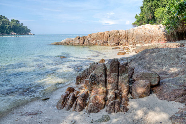 escena de cantos rodados de granito por la playa - Foto, imagen