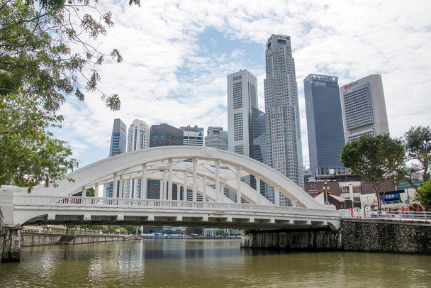 Singapore- 14 Nov, 2021: White Elgin Bridge and the Singapore River with skyline of Singapore financial district in the background - Photo, image