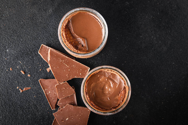 chocolate dessert cream avocado and cocoa powder no dairy, no lactose healthy meal food snack on the table copy space food background rustic top view - Foto, immagini