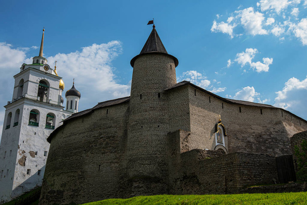 Medieval fortress tower. Ancient castle. Historical and architectural center of the 12th century in the old city, Russia. Medieval fortress and temple complex. Travel summer tourism holiday vacation. - Fotoğraf, Görsel