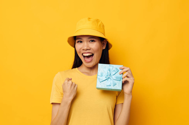 woman with Asian appearance with a gift box in his hands surprise emotions isolated background unaltered - Φωτογραφία, εικόνα