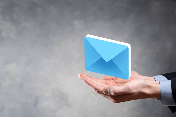 E-posta pazarlama ve bülten konsepti. Haber bülteni e-postası ile bizimle irtibata geçin ve kişisel bilgilerinizi posta konseptinden koruyun. İş dünyasındaki doğrudan satışların şeması. E- posta için istemci listesi - Fotoğraf, Görsel