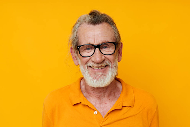 cheerful old man gray beard glasses yellow background - Foto, immagini