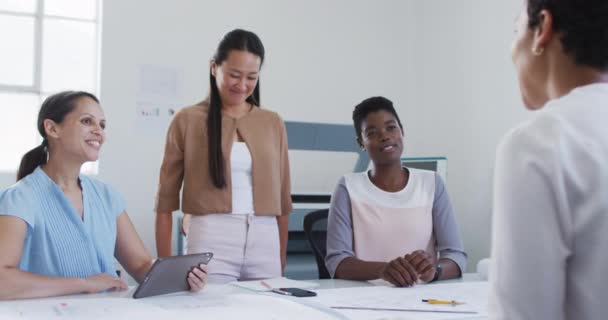 Biracial businesswoman shaking hands of smiling diverse female business colleagues in office. independent creative business, working at a modern office. - Imágenes, Vídeo