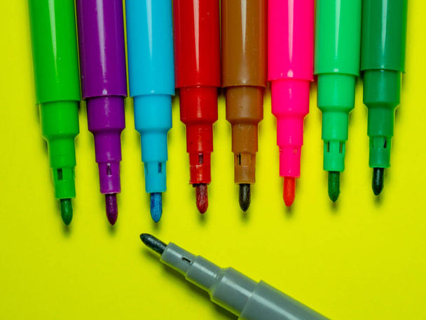 Colored markers on yellow background. Colored felt-tip pen. - Φωτογραφία, εικόνα