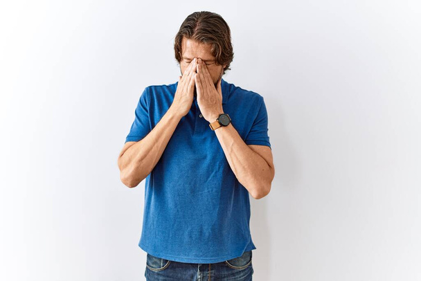 Handsome middle age man standing together over isolated background rubbing eyes for fatigue and headache, sleepy and tired expression. vision problem  - Foto, afbeelding