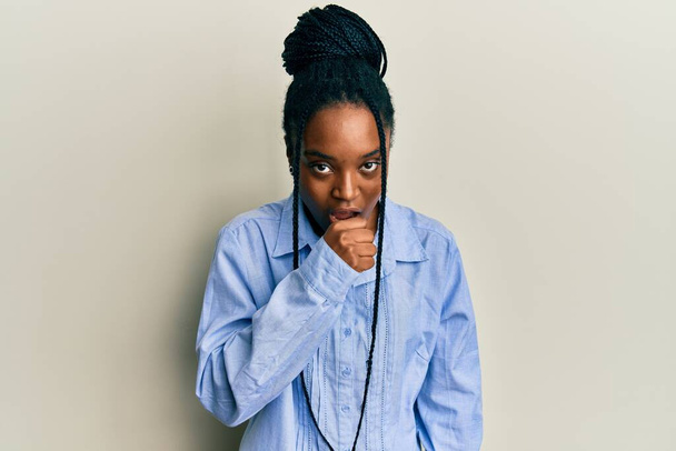 African american woman with braided hair wearing casual blue shirt feeling unwell and coughing as symptom for cold or bronchitis. health care concept.  - Foto, imagen