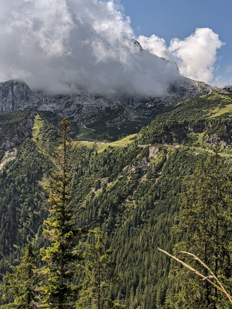 Bavarian Alps and Mountains with cloudy sky and green trees - Foto, imagen