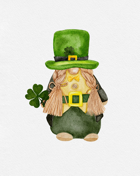 Jour de St Patrick leprechaun avec quatre feuilles trèfles, Carte de voeux un gnomes avec trèfle un symbole de chance. illustration Collection nains scandinaves vert aquarelle dans un style celtique irlandais - Photo, image