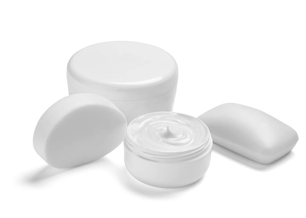witte crème container pot schoonheid moisturizer buis zeep - Foto, afbeelding