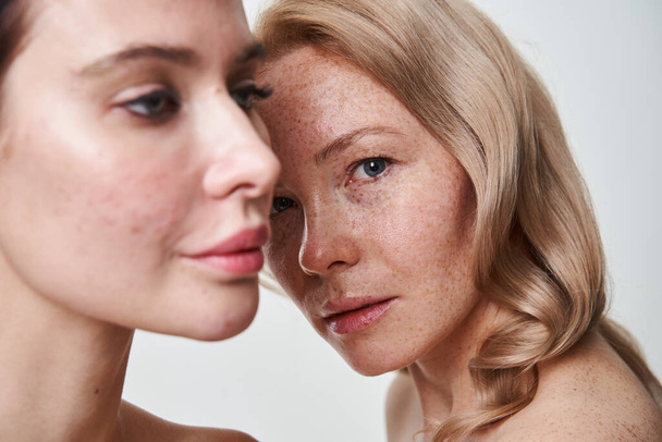Females posing closely to each other while demonstrating their skin and appearance - Foto, Bild