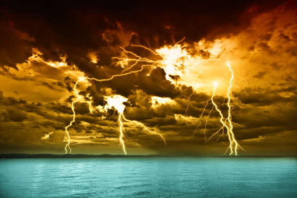 Tempesta sul lago Balaton
 - Foto, immagini