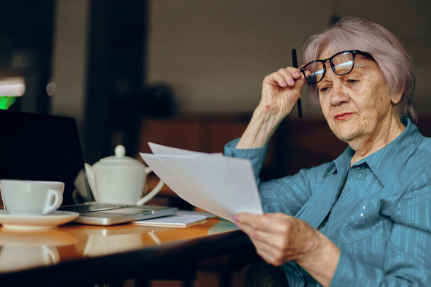 elderly woman working in front of laptop monitor sitting Lifestyle unaltered - Φωτογραφία, εικόνα