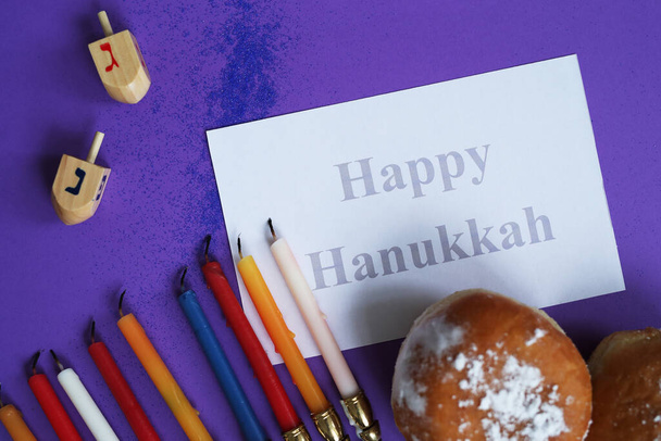 Fiesta judía Hanukkah y su famosa menorá de nueve ramas - Foto, imagen