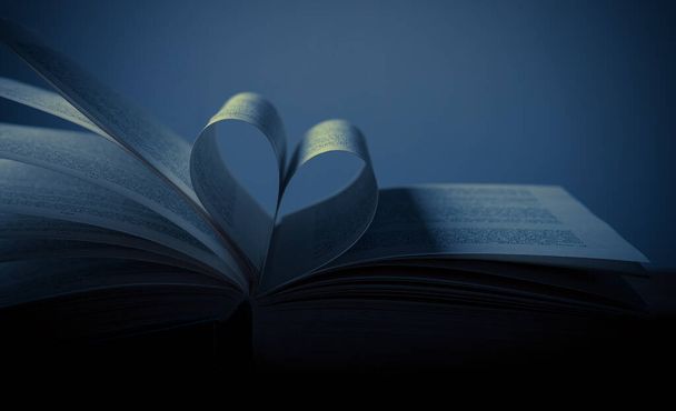 Open book with pages folded like heart - Foto, Imagem