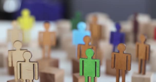 Figuras multicolores de personas en primer plano multitud - Metraje, vídeo