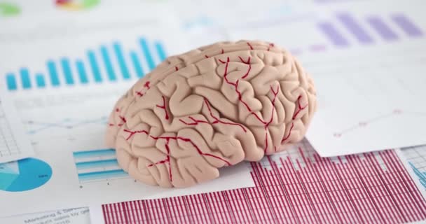 Human brain mockup and financial business indicators in graphs - Filmati, video