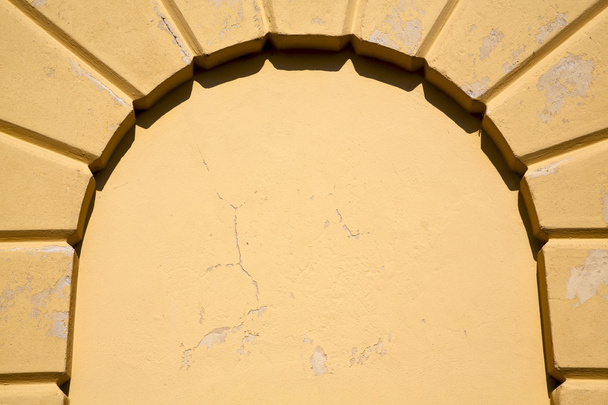 abstracto en italia vinago varese ventana de una iglesia
 - Foto, Imagen