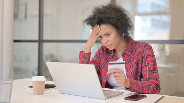 African Woman making Online Payment Failure on Laptop - Valokuva, kuva