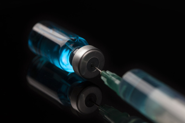 Needle and injection in bottle - Fotoğraf, Görsel