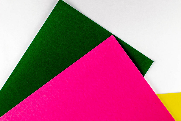 fondo abstracto multicolor hecho de hojas de papel de colores. Foto de alta calidad - Foto, imagen
