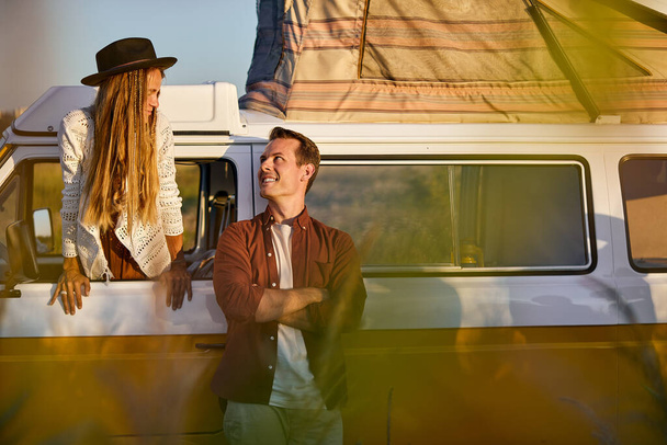 Hipster couple ready for roadtrip on yellow oldtimer mini van transport, in nature - Φωτογραφία, εικόνα