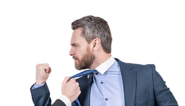 agresivo profesional hombre de negocios sacudir puño a macho adulto tirando de su corbata, agresión - Foto, imagen