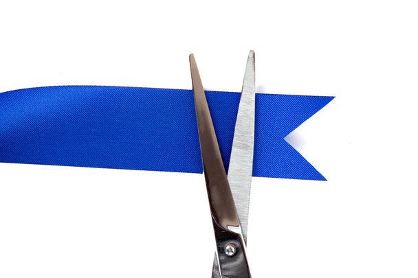 Ножницы и лента
  - Фото, изображение