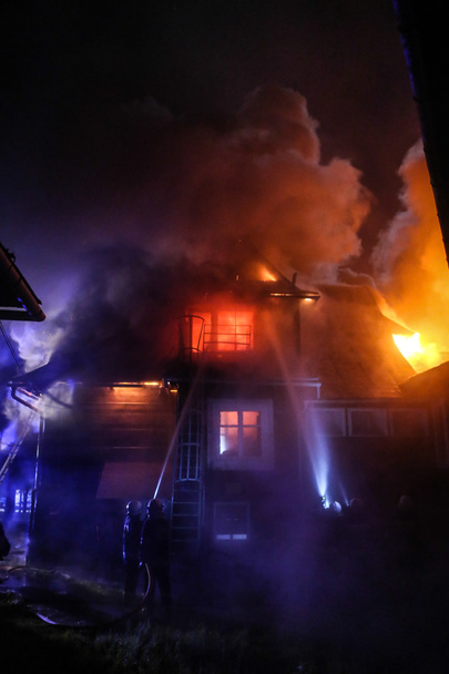 házban tűz - Fotó, kép