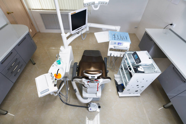 consultorio del cirujano dental con todo el equipo necesario - Foto, Imagen