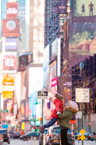 Boldog anya és kislány a Manhattan, New York City, New York, USA. - Fotó, kép