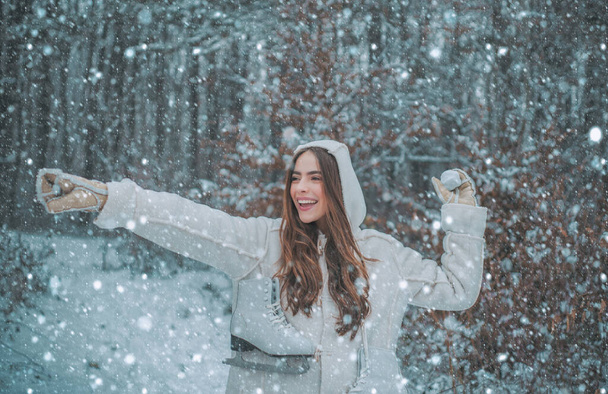Christmas Girl - snow efects. Joyful Beauty young woman Having Fun in Winter Park. - 写真・画像