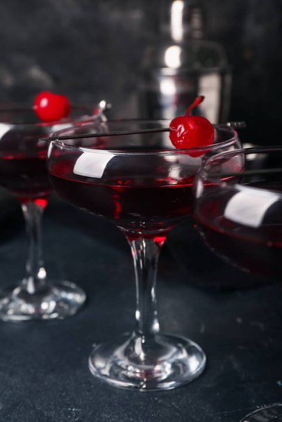 Glasses of tasty Manhattan cocktail on black background - Foto, imagen