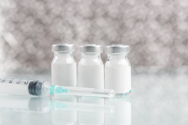 Vaccine bottle with blank white label.Vaccination, immunization, treatment to provides active acquired immunity to a particular infectious disease. Healthcare And Medical concept. - Valokuva, kuva