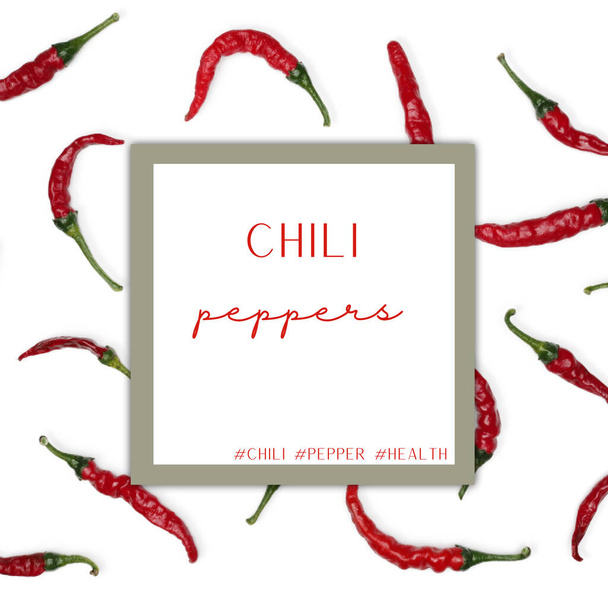 Chili pepers geïsoleerd op witte achtergrond. Social media post met hashtags. - Foto, afbeelding