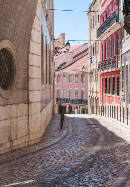 Old narrow street in Lisbon - Φωτογραφία, εικόνα