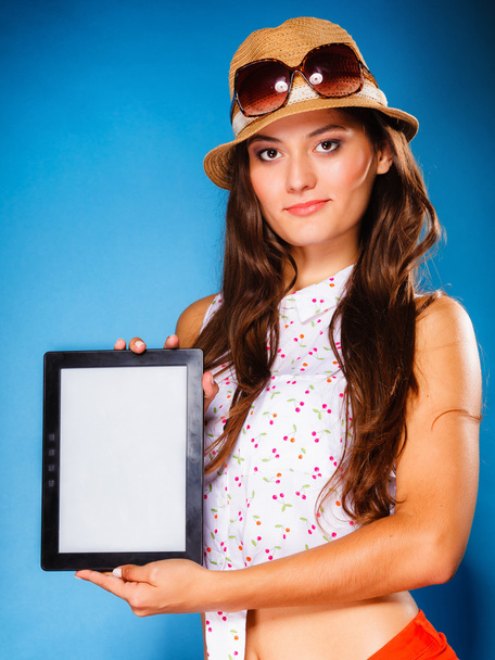 Girl showing blank screen of tablet - 写真・画像