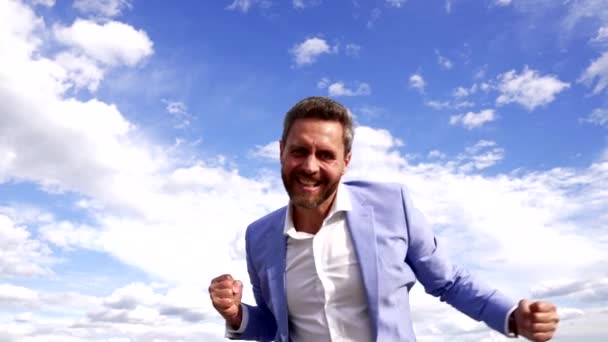 Happy successful businessman scream making winning gesture on sky, success - Кадры, видео