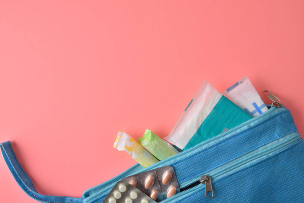 Toiletry bag with menstrual hygiene products for women on pink background. Top view. - Fotoğraf, Görsel