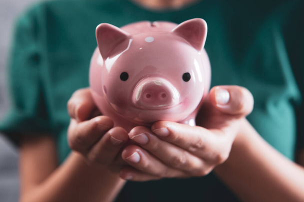 young girl holding a piggy bank - Foto, imagen