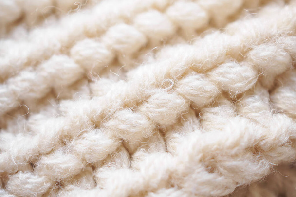 closeup beige knitted woolen fabric texture background - Фото, изображение