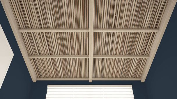 Decken-Nahaufnahme im modernen, nachhaltigen ländlichen Interieur, hölzerne Bambusdecke, freiliegende Balken und Stöcke, blaue Putzwände, Fenster mit Jalousien, Deckenarchitektur - Foto, Bild