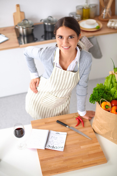 Woman making healthy food standing smiling in kitchen - Zdjęcie, obraz