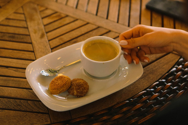 Taza de café turco en la mesa - Foto, imagen