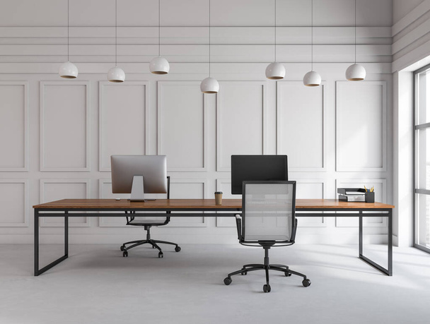 Witte coworking interieur met twee fauteuils, desktop pc op houten tafel, witte betonnen vloer. Kantoorruimte met meubilair en raam, 3D-weergave - Foto, afbeelding