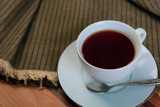 filiżankę herbaty na stole - Zdjęcie, obraz