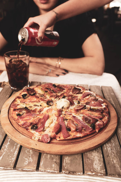 Délicieux Mélange pizza Cuisine italienne - Photo, image