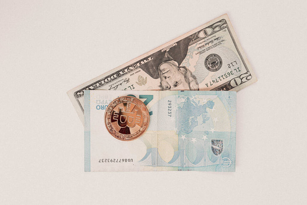 Euro, dólares americanos e moeda bitcoin - Foto, Imagem