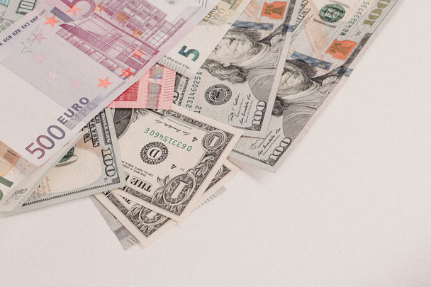 Multi Euro Dolar käteinen ja kolikko, erityyppiset uuden sukupolven setelit, bitcoin, turkkilainen liira - Valokuva, kuva