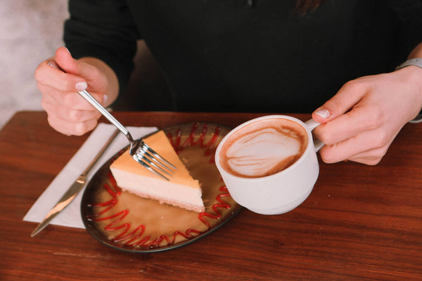 A slice of delicious cake and a cup of coffee - Foto, imagen